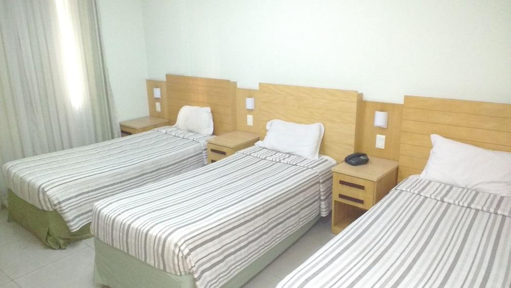 Hotel Atlantico Tower Rio de Janeiro Exterior foto Three beds in a hotel room